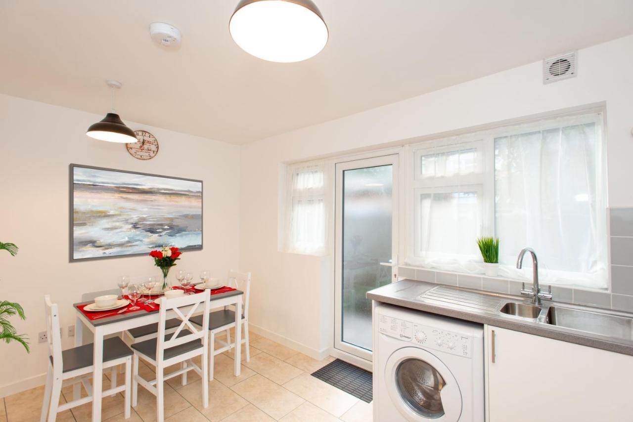 Stunning Four Bedroom House Close To Excel, O2 & Central London With Free Parking Buitenkant foto