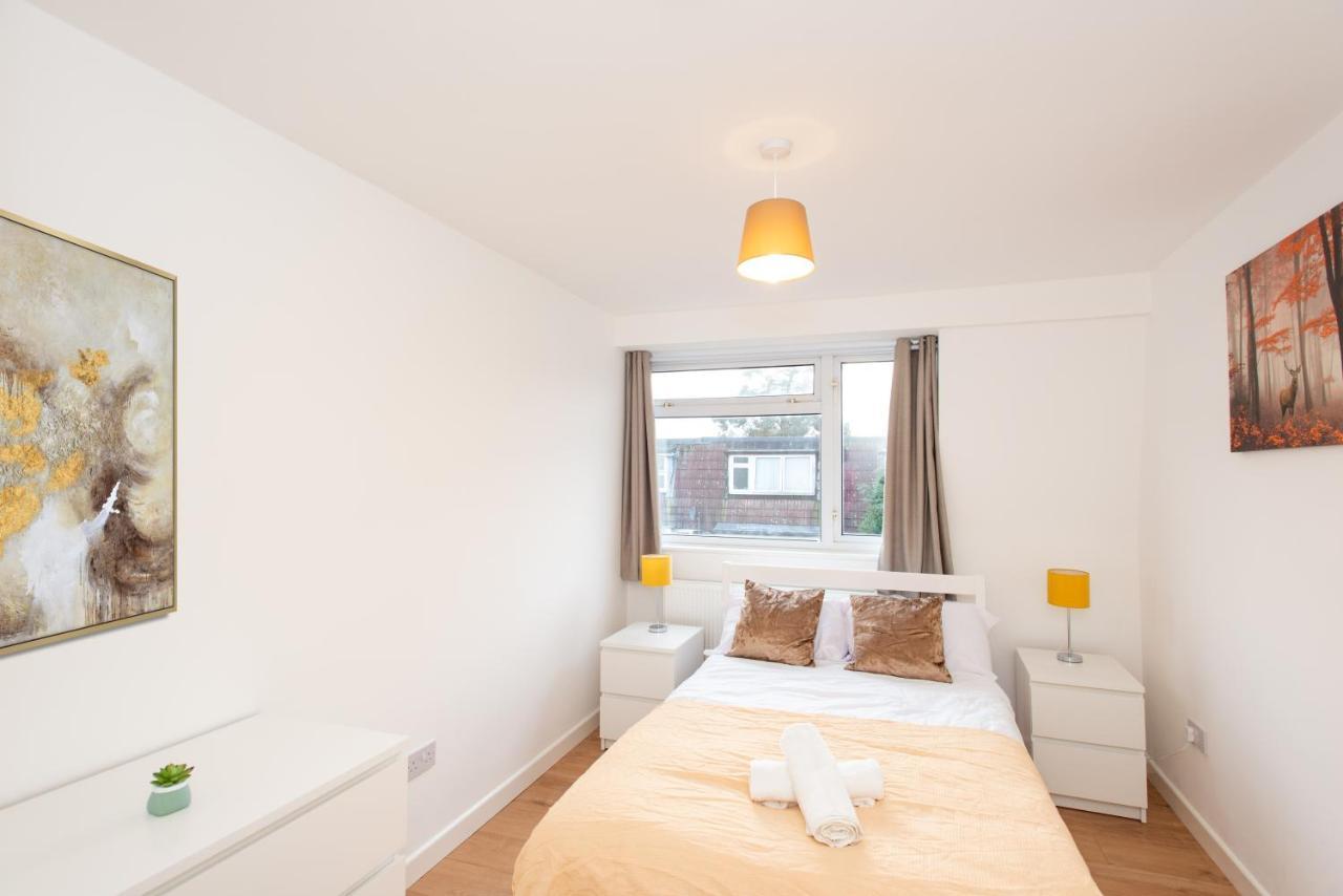 Stunning Four Bedroom House Close To Excel, O2 & Central London With Free Parking Buitenkant foto